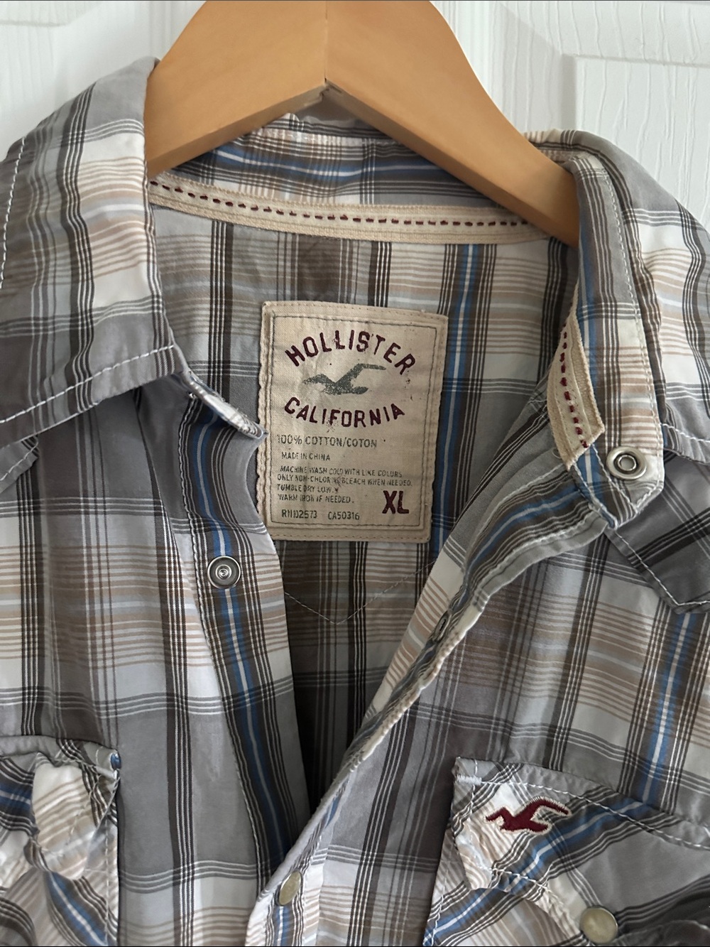 Hollister Western Plaid Button-Down Shirt - Picture 3 of 6